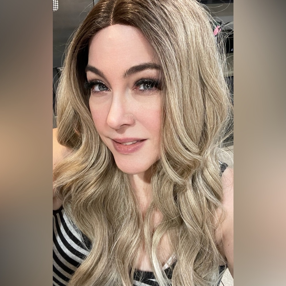 Elegant Blonde Wavy Hair Wig